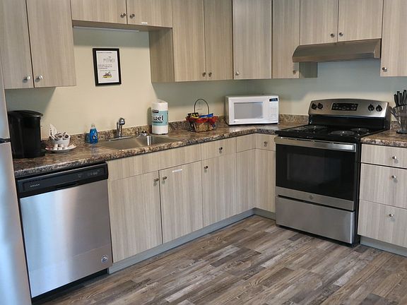 5th image of 3475 Hope St APT 1