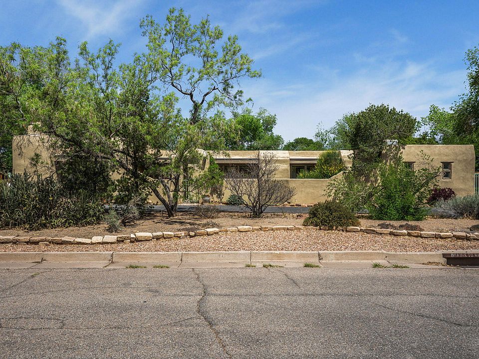 1st image of 1029 Los Arboles Ave NW
