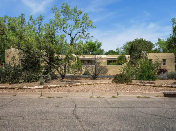 1029 Los Arboles Ave NW, Albuquerque, NM 87107
