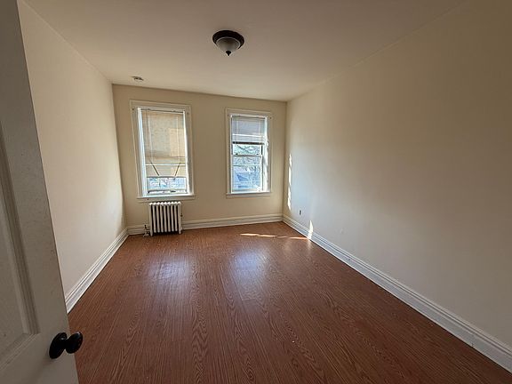 3rd image of 894 Kennedy Blvd #40