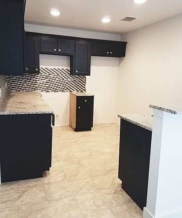 5th image of 203 Loy Dr