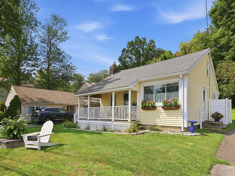57 Lake Dr — Photo 2