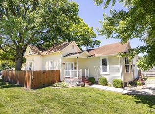 102 W High St, Troy, IL 62294