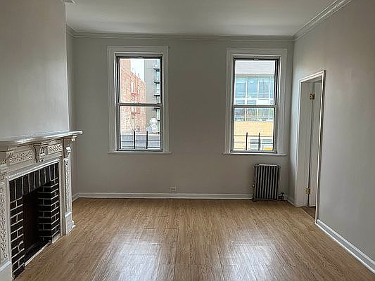 5th image of 37-42 Crescent St #3