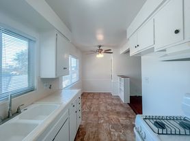 2426 N Buena Vista St