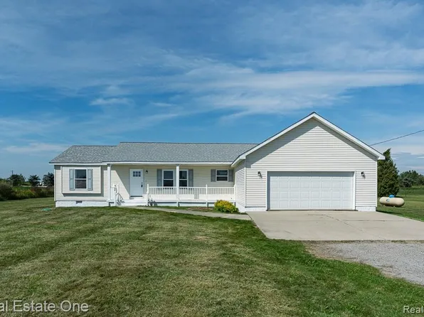 10185 N Genesee Rd, Mount Morris, MI 48458
