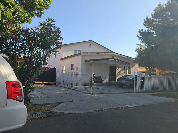 3rd image of 906 E 109th St