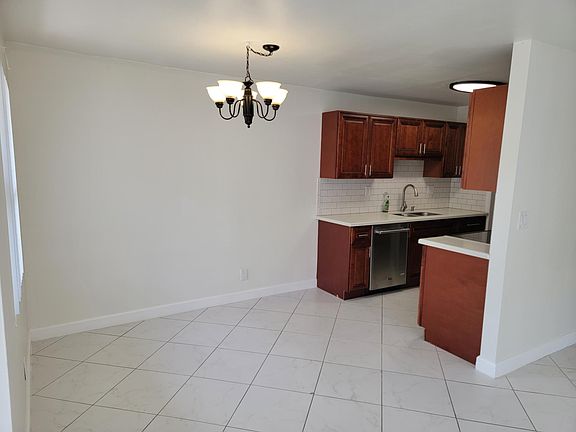 3rd image of 811 SW 13th St