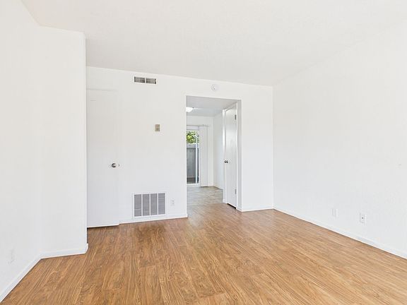 2nd image of 3157 Lynscott Dr APT 2