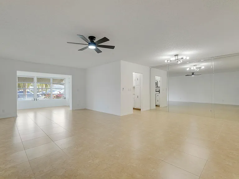 1142 Circle Ter W #C — Photo 8