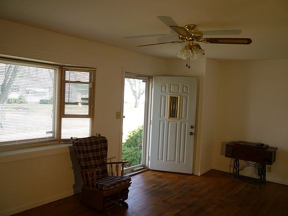2nd image of 821 Pearson Dr
