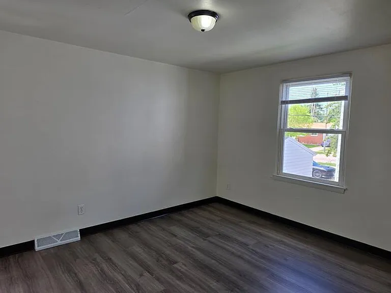 1095 Gillingham Rd #D — Photo 7