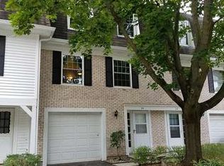 24 Wildwood Trl, Cary, IL 60013
