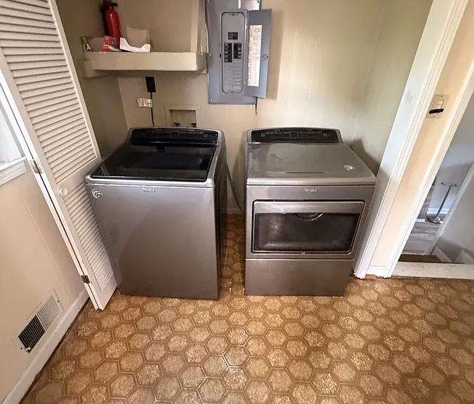 25 Louise Ave — Photo 13