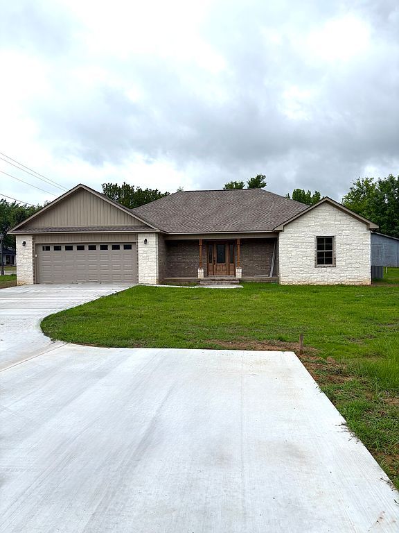 1311 Main St - Property Image