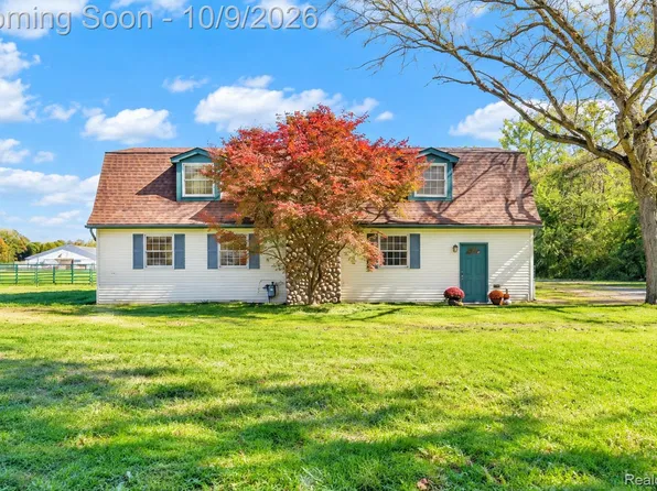 19805 Wahrman Rd, New Boston, MI 48164
