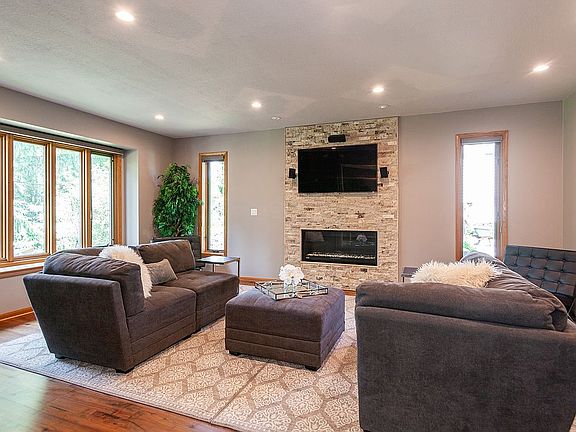 3rd image of 3815 W Sherbrooke Dr