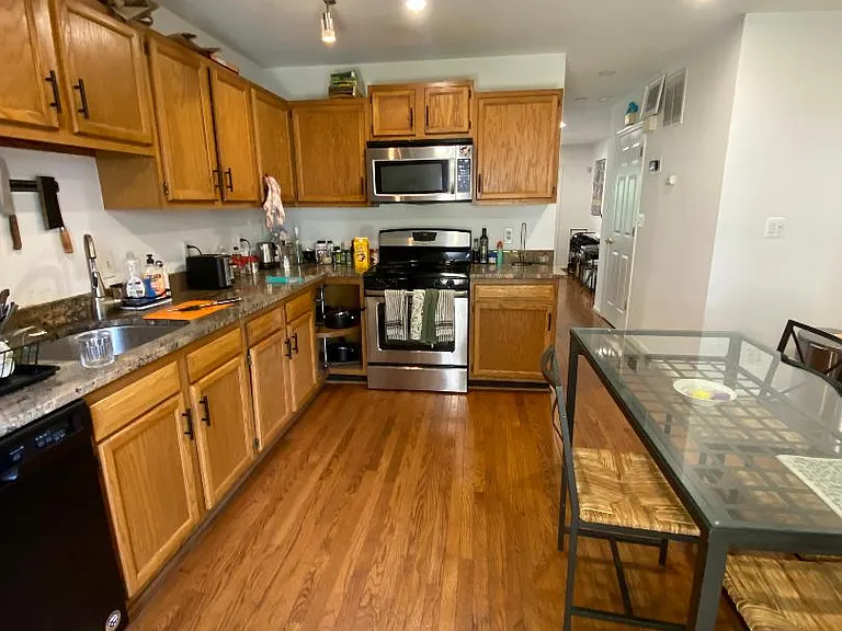 1327 Belmont St NW — Photo 18