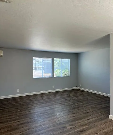 155 N Bitterbush St #B — Photo 2