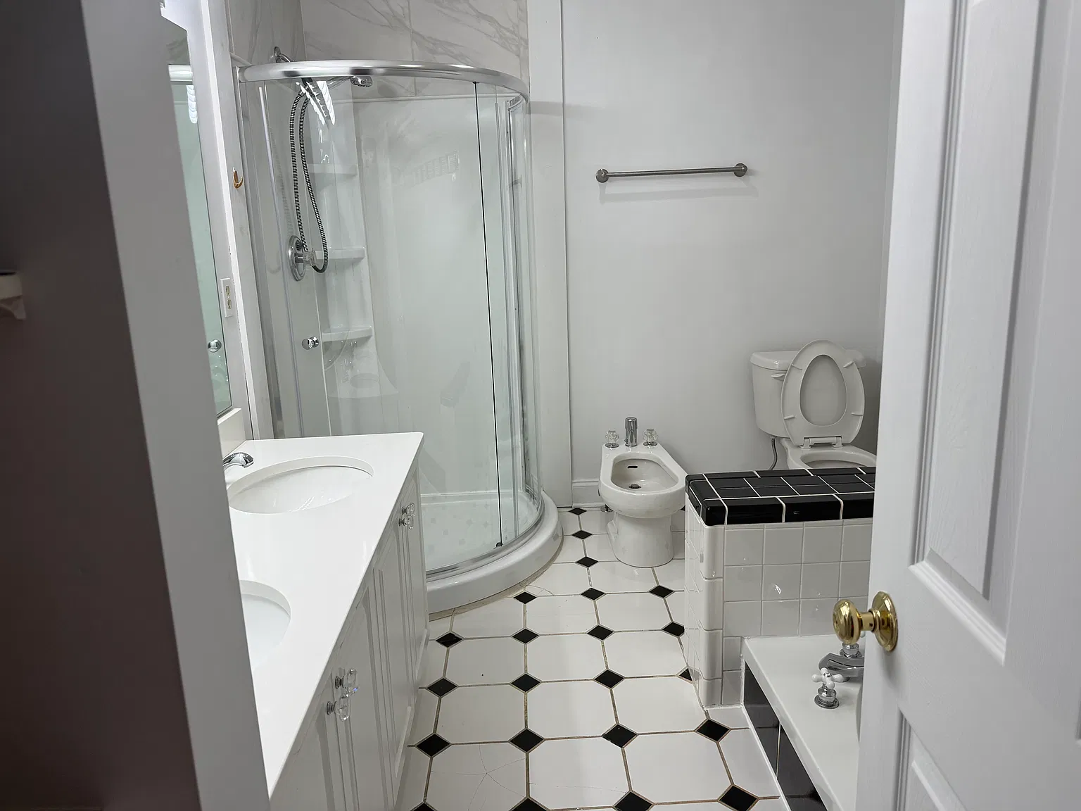 2 bed, 1700 sqft, $1,650 — Photo 3