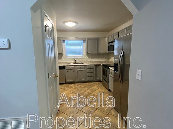 3rd image of 1611 Herrin Dr