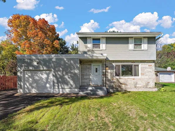 10426 6th St NE, Blaine, MN 55434