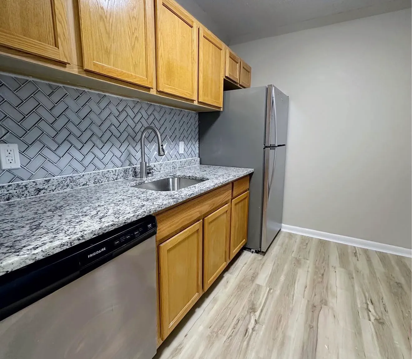 2 bed, 900 sqft, $1,550 — Photo 1