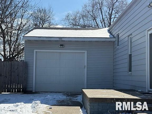 3rd image of 524 W Hanssler Pl
