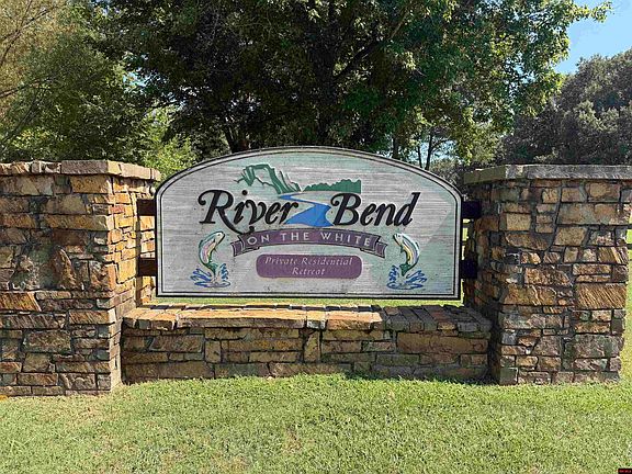 3rd image of 31 River Bend Dr