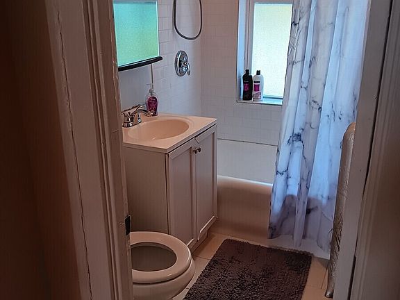 4th image of 1733 W Pratt Blvd #2