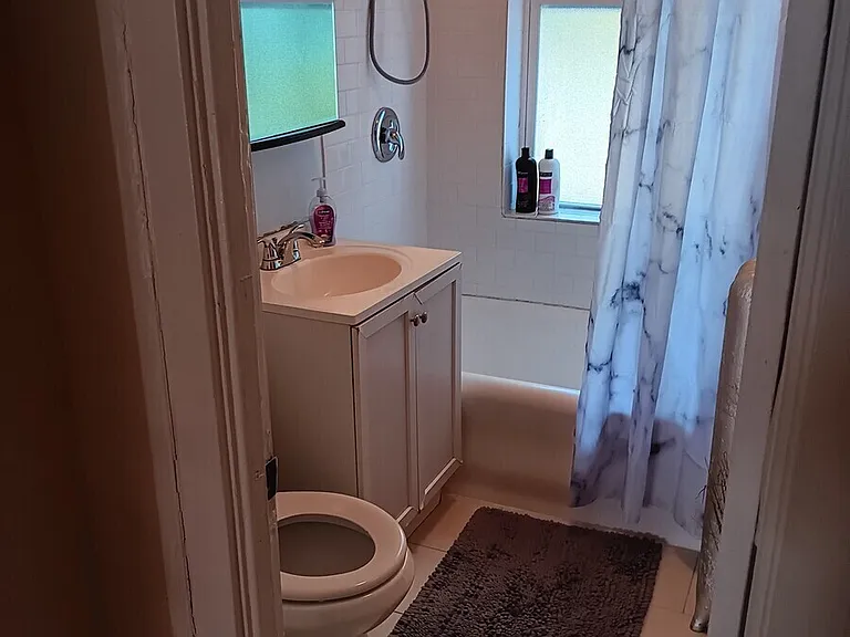 1733 W Pratt Blvd #2 — Photo 4