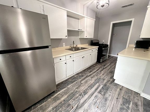 4th image of 3221 Gay Blvd