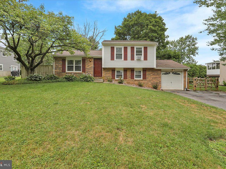 1st image of 105 Autumn Dr