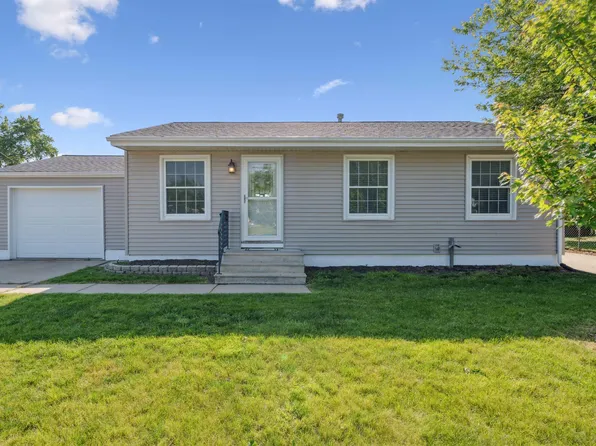 309 Day St N #W, Cedar Rapids, IA 52405