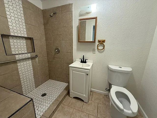 2600 S Flores St #5B — Photo 5