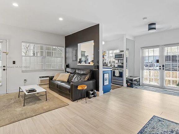 2nd image of 1611 West Ave APT 1