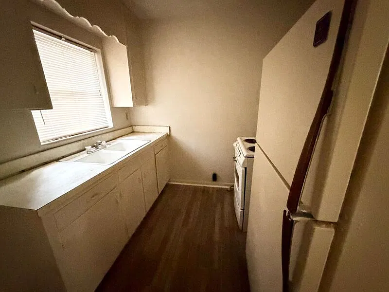 Studio, 1040 sqft, $850 — Photo 3