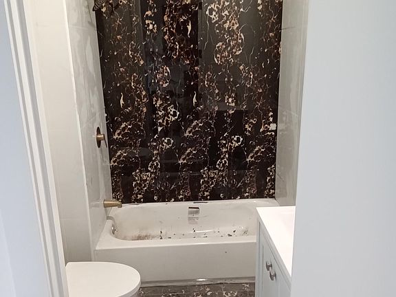 3rd image of 682 E 25th St