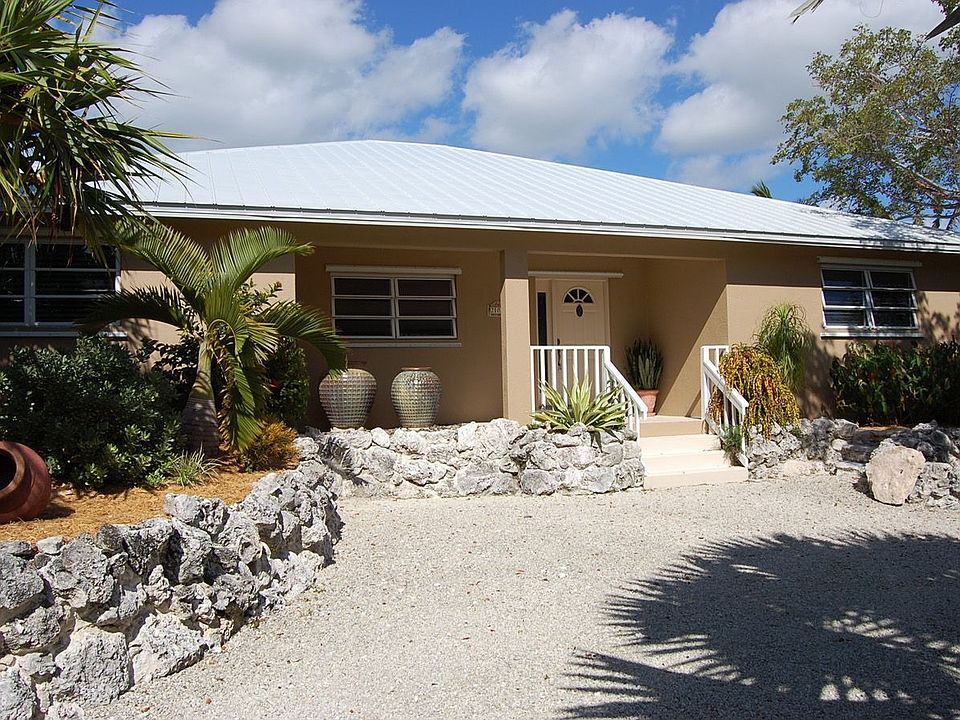 Elegance and Romance of the Tropics!