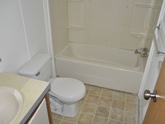 2nd image of 2657 Isabella Ave