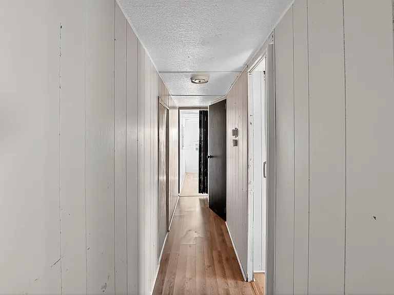 220 N Illinois Ave — Photo 12