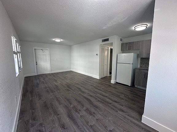 4th image of 2843 Fillmore St APT 109
