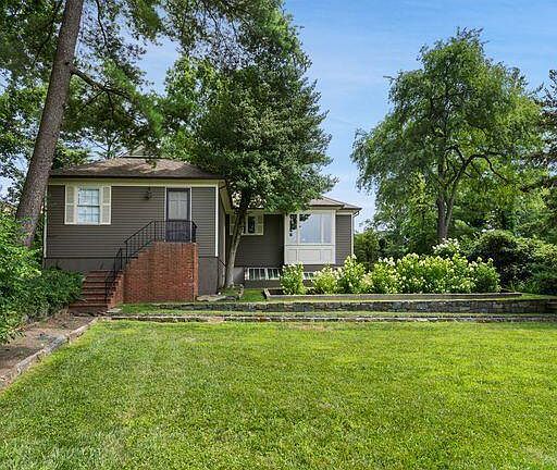 3rd image of 35 Meadow Wood Dr