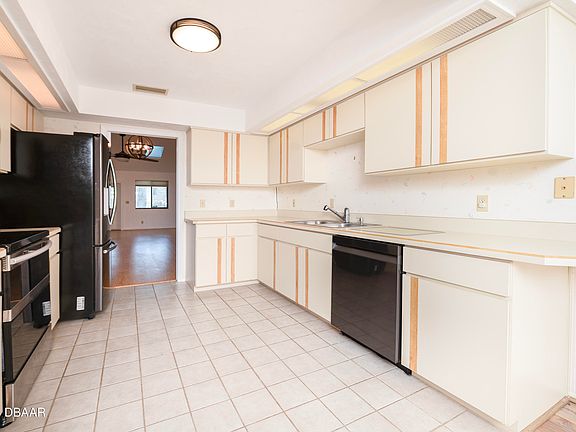 3rd image of 8 Mayfield Ter