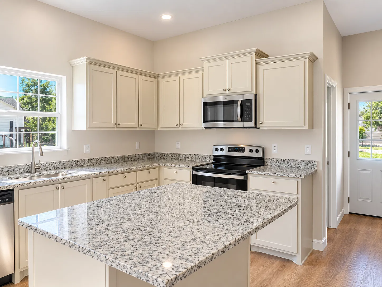 3 bed, 1150 sqft, $1,350 — Photo 2