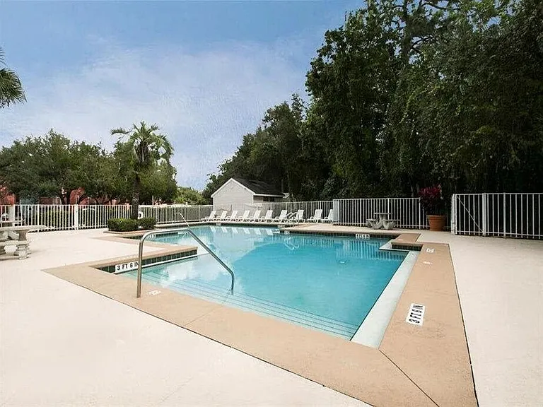 Castle Woods Apartments — Photo 6