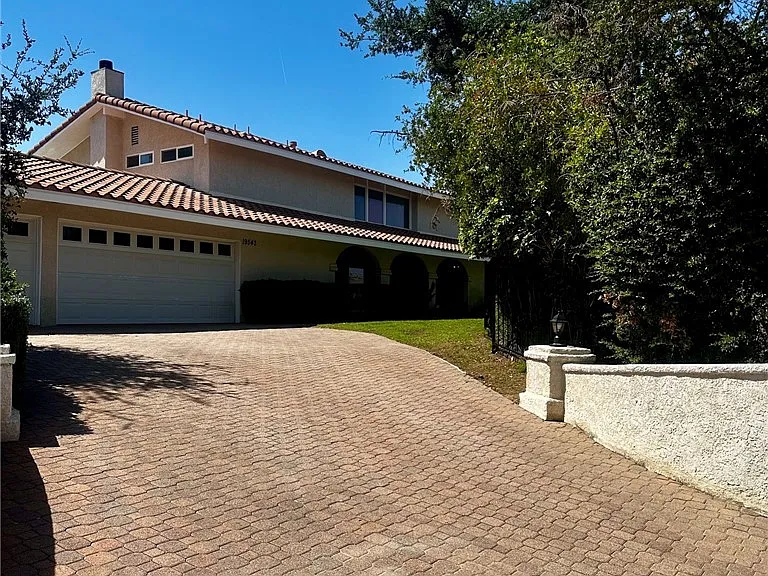 19542 Seminole Pl — Photo 2