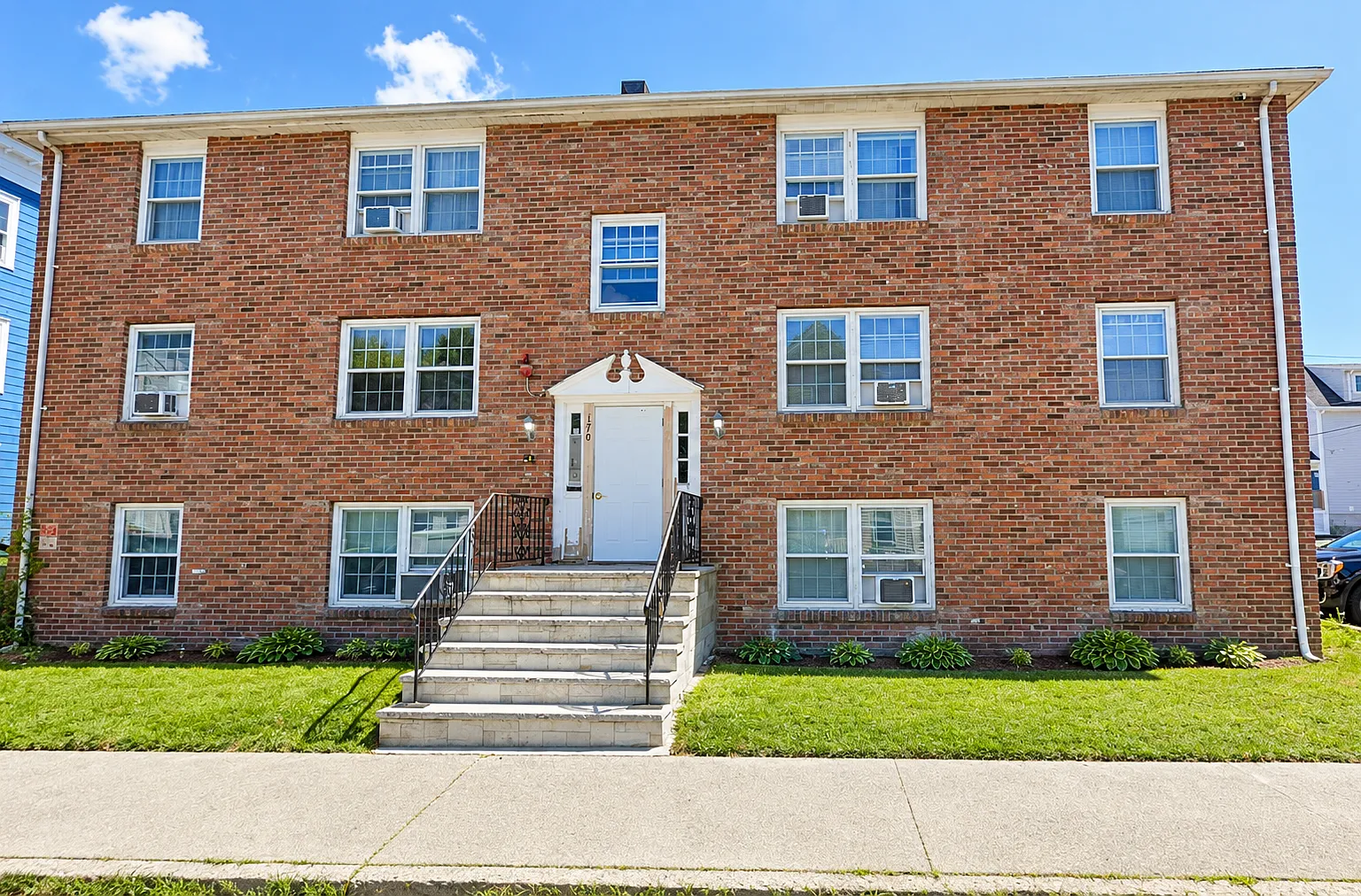 2 bed, 750 sqft, $2,100 — Photo 1