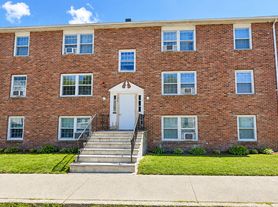 170 Agawam St, Lowell, MA