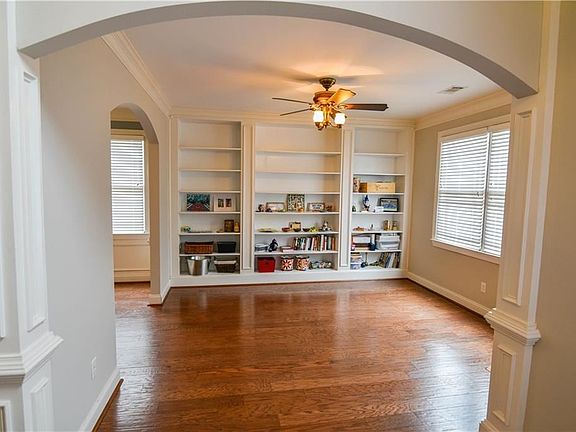 3rd image of 2542 Salford St